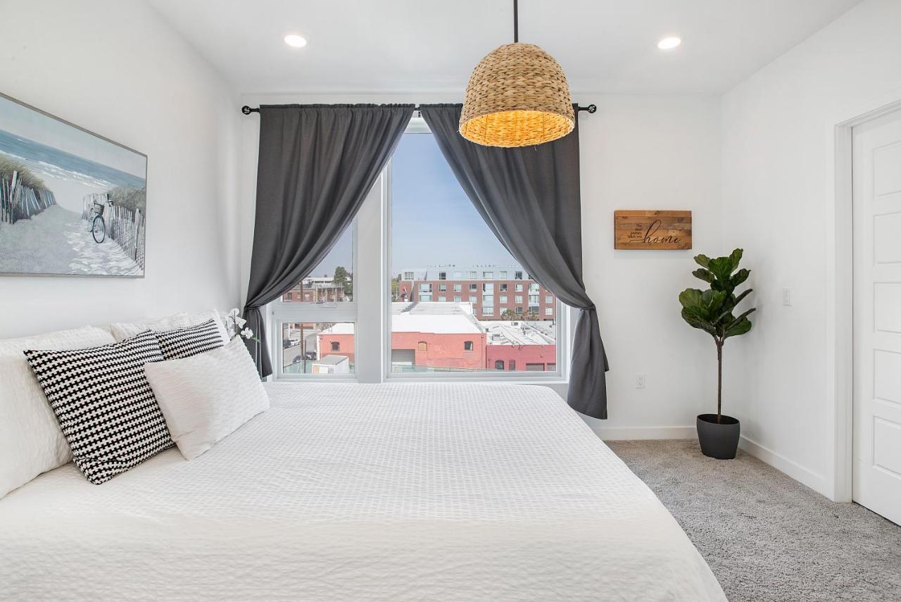 La Harbor With Private Rooftop Near #dtla Holiday home Los Angeles